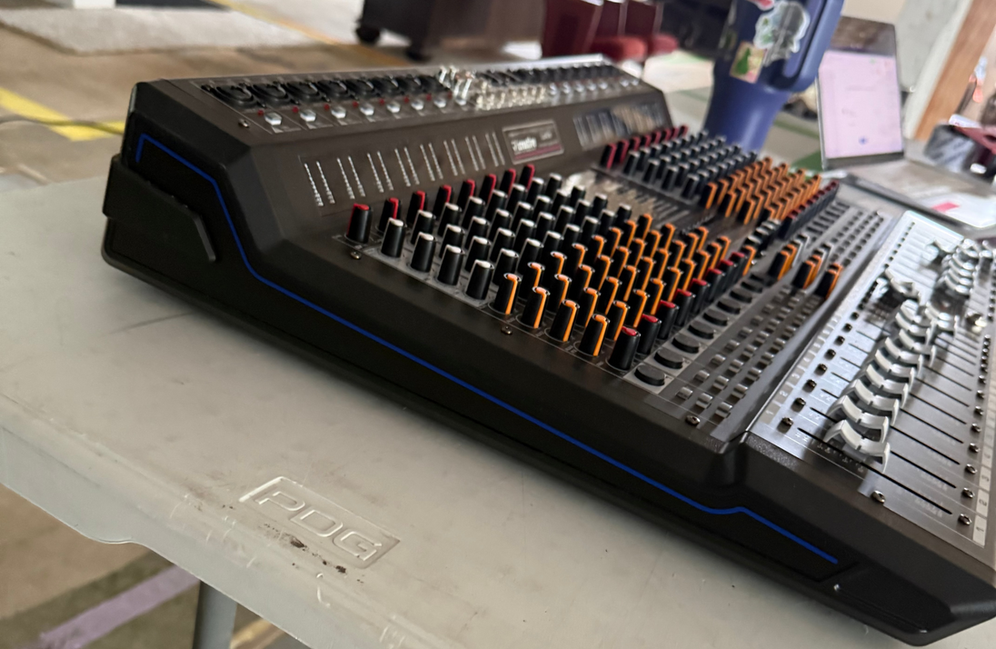 16-Channel Mixing Console, B-Stock, view 2