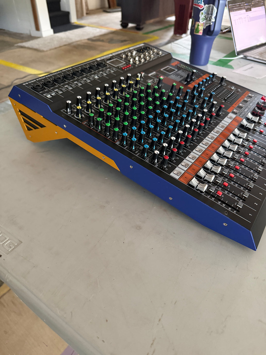 10-Channel Analog Mixer with Effects, view 2