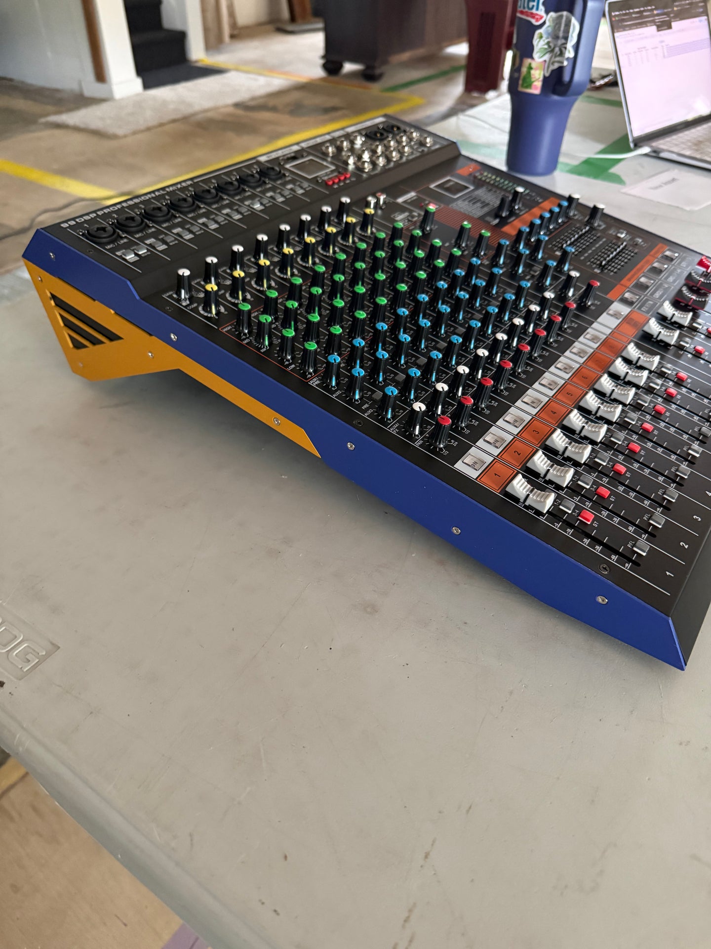 10-Channel Analog Mixer with Effects, view 2