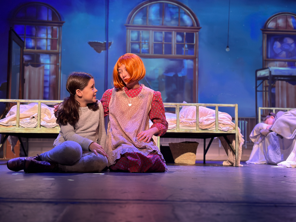 Annie production photo, Temple Theatre